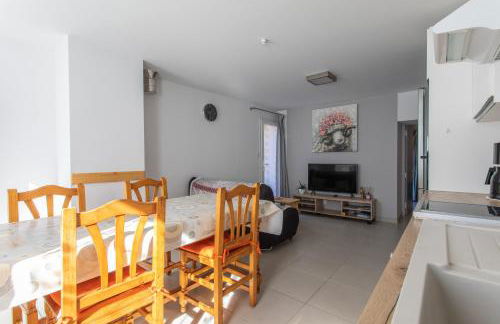 Le bélier 2nd étage avec balcon au centre ville d'Embrun climatisé - Photo 2