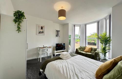 THE SPRINGFIELD SUITE - ONE BEDROOM APARTMENT - KIDDERMINSTER CENTRAL - SLEEPS 3 GUESTS - PARKING INCLUDED - WEST MIDLANDS SAFARI PARK LOCATIOn - Foto 16