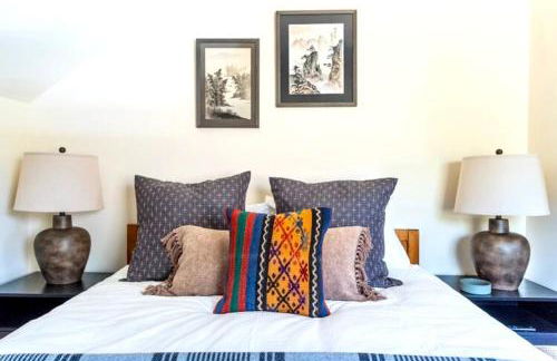 New! Designer 3BR Cabin Walk to Pond Mtn Views - Foto 60