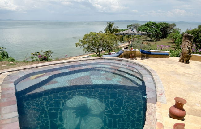 One Minute South - Photo 1