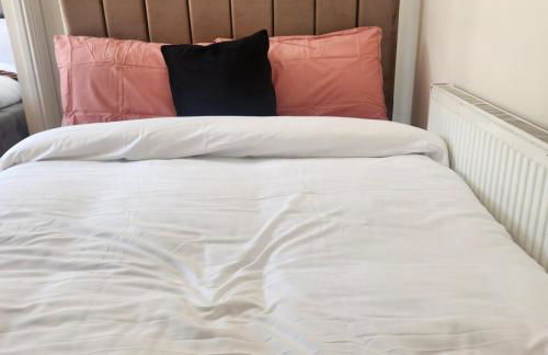 Tettenhall Road Retreat - Modern Apartment - Photo 9