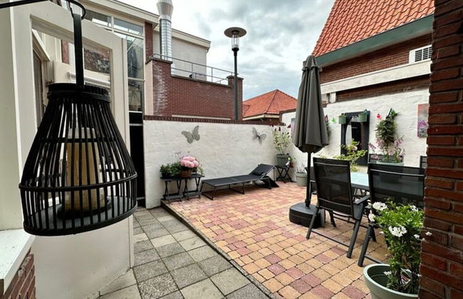 Apartment in the Fortified With Private Garden - Photo 53