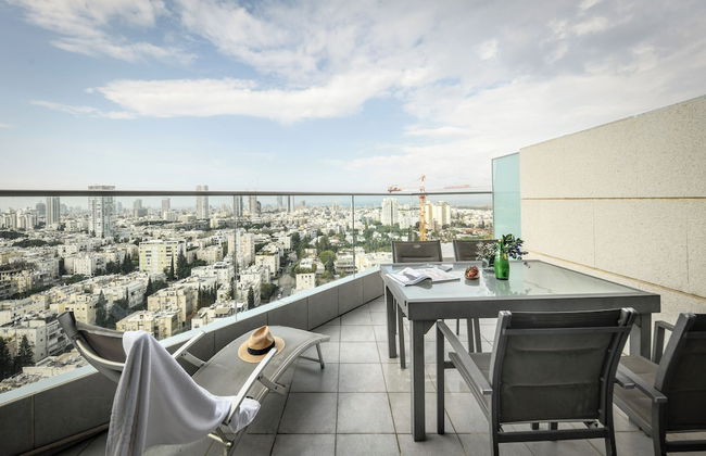 High end 2 BR w panoramic City view - Foto 20