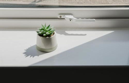 Modern and Comfortable Home away from Home - Photo 58