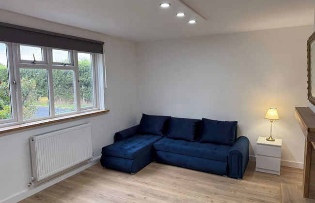 4 Bed Cottage in Surrey - Foto 1