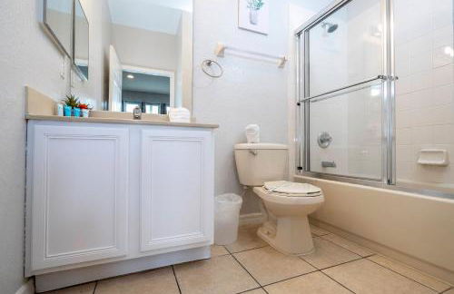 Cozy 4BR Regal Oaks close to Disney - Foto 26