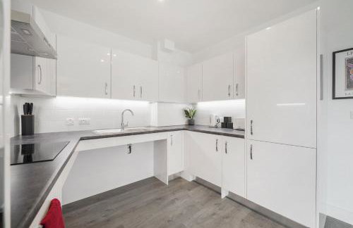 Stylish 2-Bed Flat with Balcony in Fulham SW6 - Foto 20