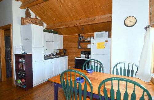 Whispering Hills -- Pet Friendly - Hot Tub - Grill - Wifi - Fire Pit - Covered Porch - Screen Porch - Fireplace - View - Billiard Table - Game room - Foto 9