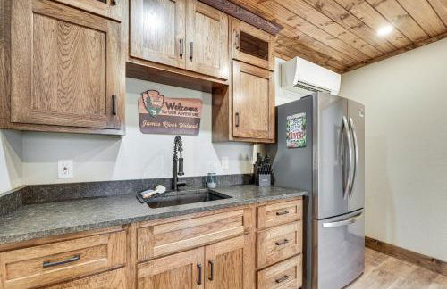 Walk to the James River! Serene Galena Studio - Foto 10