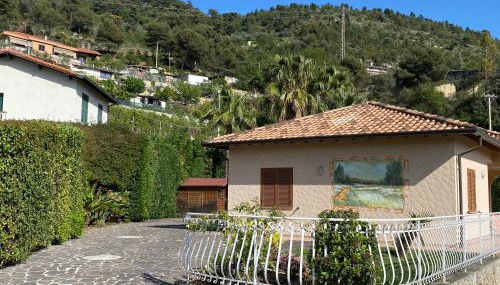 Pink House - Photo 1