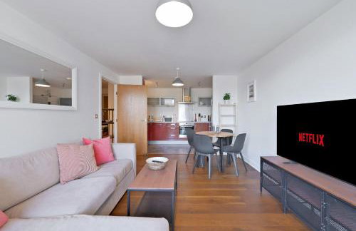 The Vizion serviced apartments from Pincott Properties - free parking, private balcony, and WiFi - Photo 63