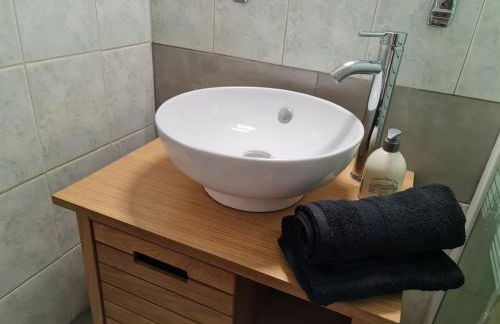 Bright two-room apartment with balcony & private parking - Foto 8