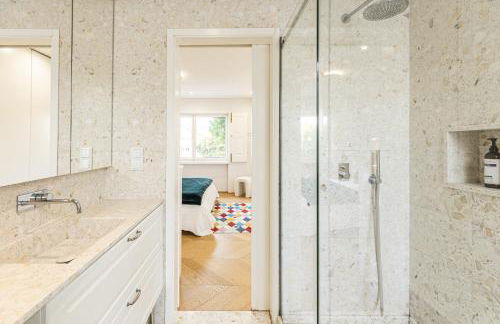 Contemporary Restelo Pool Haven - Photo 22