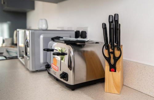 Victoria Apartments Stylish 3BR in Hartlepool - Photo 23