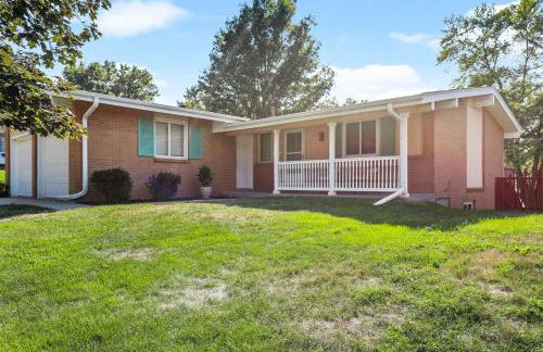 Central Location - 2 living spaces & covered patio! - Foto 22