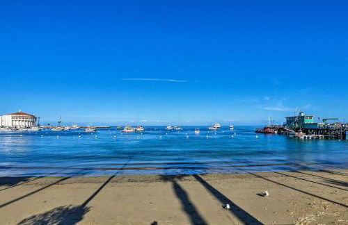 Tropical Island Escape with Deck, Walk to Avalon Bay - Foto 23