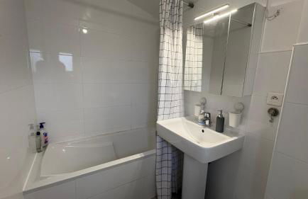 Maison spacieuse et paisible - 4 chambres, parking, wifi - Foto 11