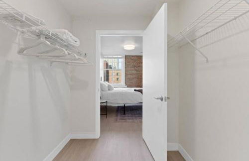 Roav Stays - J and K on Main Luxury Apartment 405 - Foto 14