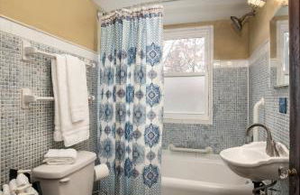 10 Mins To The Big House and Sleeps Up To 10 Guests - Foto 20