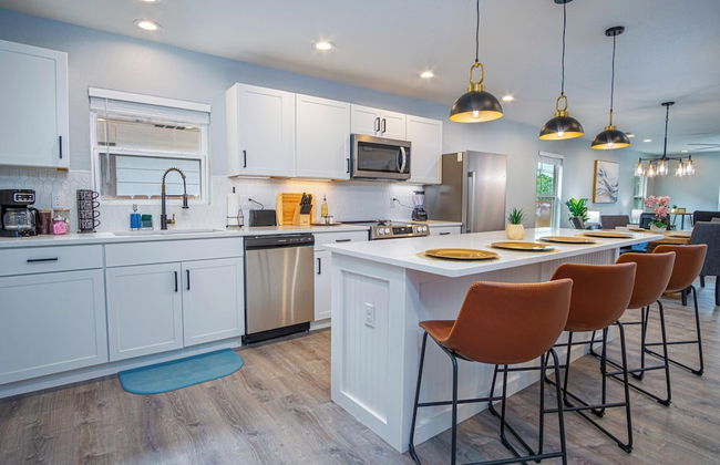 Spacious Delightful 4 BR/ 3 BA Close to Downtown - Foto 19