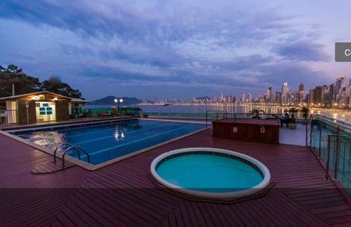 Piscina a beira-mar, tranquilidade e qualidade no melhor de BC - Foto 40