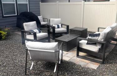 North End blue -Hot Tub - Fire Pit - Downtown -4BR - Photo 28