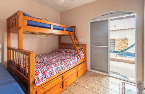 Casa Lindíssima e Espaçosa com 2 Piscinas - Adulto e Infantil, Perto da Praia, Opção da Piscina Adulto Aquecida Cobrado à Parte, 4 Quartos Frente as Piscinas, Área Gourmet Completa com Churrasqueira, Forno e Fogão a Lenha, Mesa de Bilhar, Lareira na Sala - Photo 28