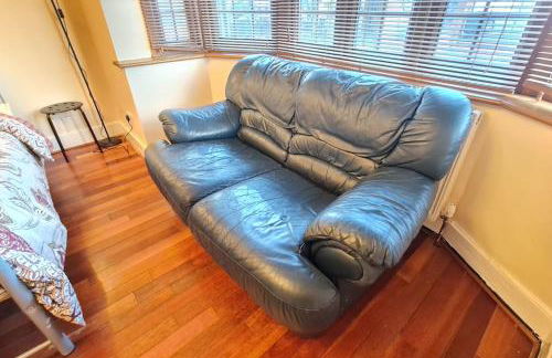 Luxury London House Sleeps x 16, Free Parking, Free Wifi, Garden Patio, Close to tube line easy access to Central London - Foto 78