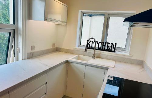 Large central 3 bedroom apartment superking 5 guests - free parking - Photo 17