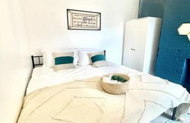 Spacious Modern Victorian House in Rochester - Photo 14