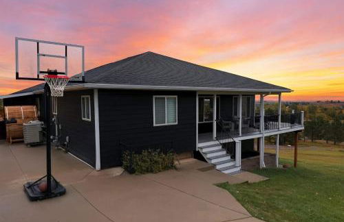 Black Hills Getaway with Hot Tub & Game Room for 18 - Foto 56