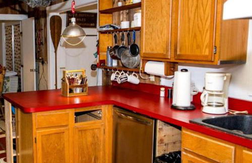 Spacious Cabin for a Group Getaway Overlooking Junior Lake in Florida - Foto 38