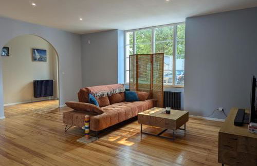 Charmante maison XIXe sur Jarnac avec 3 chambres, cour privative & parking - FR-1-653-280 - Foto 8