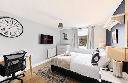 Elegant 2 Bedroom Apartment with Balcony - Near the High Street - Free Parking, Fast Wifi and Sky TV by Yoko Property - Foto 3