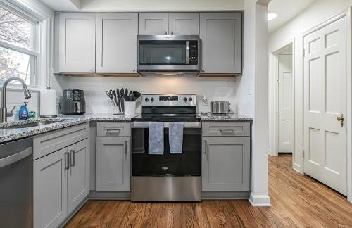 4 Bedroom Plaza Charmer Pet Friendly - Photo 16