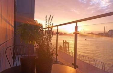 Snuggle Inn - Riverside Apartments - Views Over looking London River Thames, Close to O2 Arena, London Excel, London City Airport, Thames Clipper- River Boat Service, Woolwich Ferry, Onsite parking, TWIN ROOM OPTION available - Foto 24