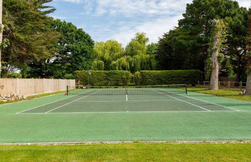 Stunning 5BR Home With Pool - 5 min to Beach - Foto 4