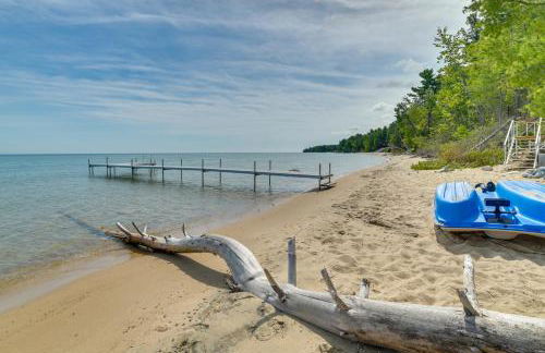 Waterfront Cheboygan Home with Fire Pit - Foto 34