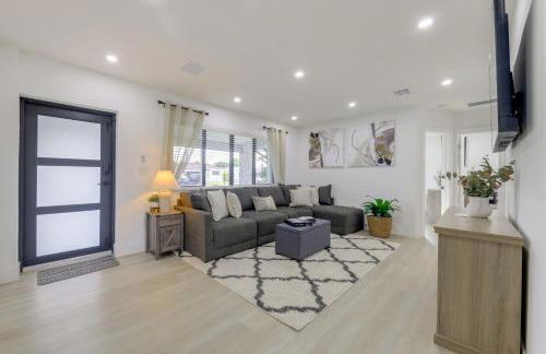 3 Mi to Hard Rock Stadium Retreat with Private Yard - Photo 4