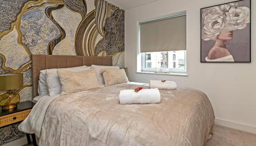 SUPERIOR AIRPORT SUITE, FREE Parking, Stylish, BALCONY, Two Bathrooms, Close To Airport, Station & Centre - Foto 2, towels