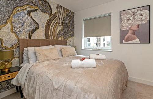 SUPERIOR AIRPORT SUITE, FREE Parking, Stylish, BALCONY, Two Bathrooms, Close To Airport, Station & Centre - Foto 2