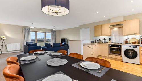 Large Group & Contractor Booking! Duplex w/Parking - Foto 4