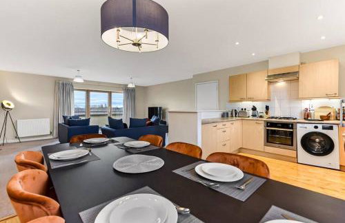 Large Group & Contractor Booking! Duplex w/Parking - Photo 4