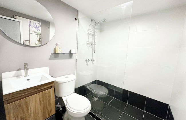 76 PROMO $ 11 Bedrooms with bathrooms Aprtmnt + 2 Jacuzzis and a rooftop pool. @Poblado - Photo $