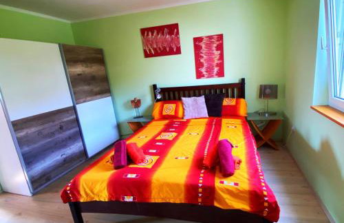 Modern Red & Blue Apartment - Photo 11