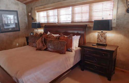 Luxury Home with Stunning 4 Peak Views - Foto 15