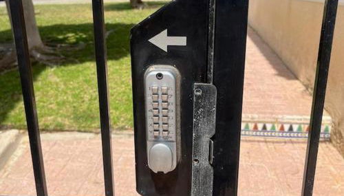 BEAUTIFUL RENOVATED 1 BEDROOM APARTMENT WITH ACCESS TO 4 POOLs - Foto 4