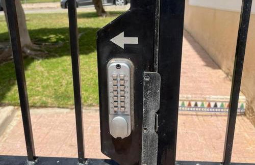 BEAUTIFUL RENOVATED 1 BEDROOM APARTMENT WITH ACCESS TO 4 POOLs - Foto 4