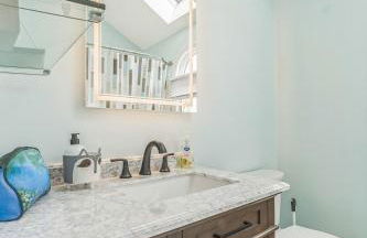 The Roost- Steps to beach & incredible water views - Foto 20