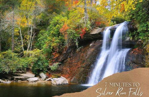 Riverfront Retreat: Sauna, Private Forest, 6 Falls - Foto 8